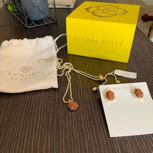 Kendra Scott Necklace and earring set (brand new)